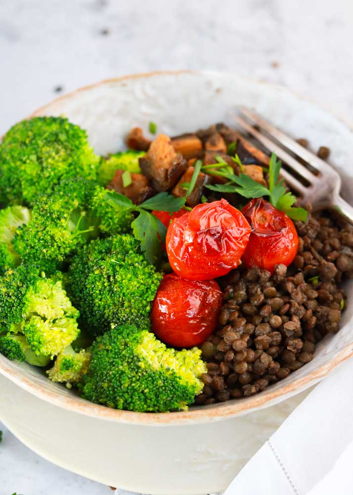 How to Build a Mediterranean Lentil Bowl with grilled tomatoes and broccoli