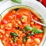 Chickpea and Pepper stew with pesto in a bowl
