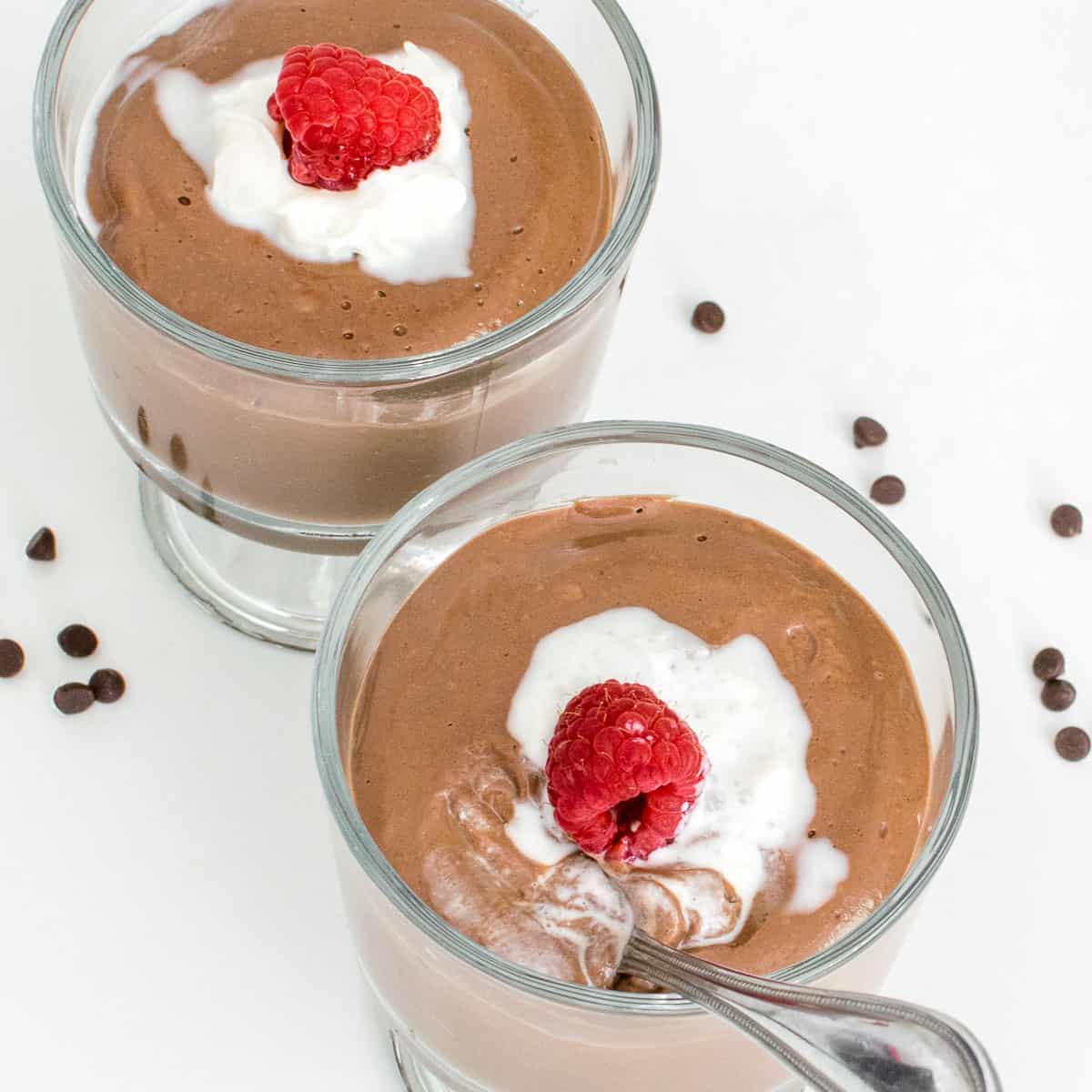 Little pots of vegan chocolate mousse