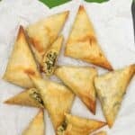 Spankopita triangles but vegan, ready to eat.