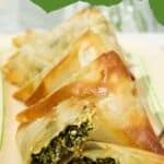 Spankopita triangles but vegan, ready to eat.