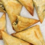 Spankopita triangles but vegan, ready to eat.