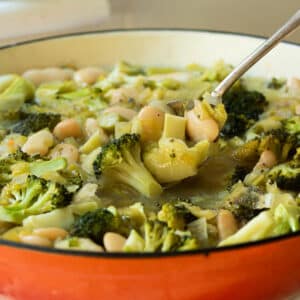 A pan of broccoli, leek and white bean soup ready to eat.