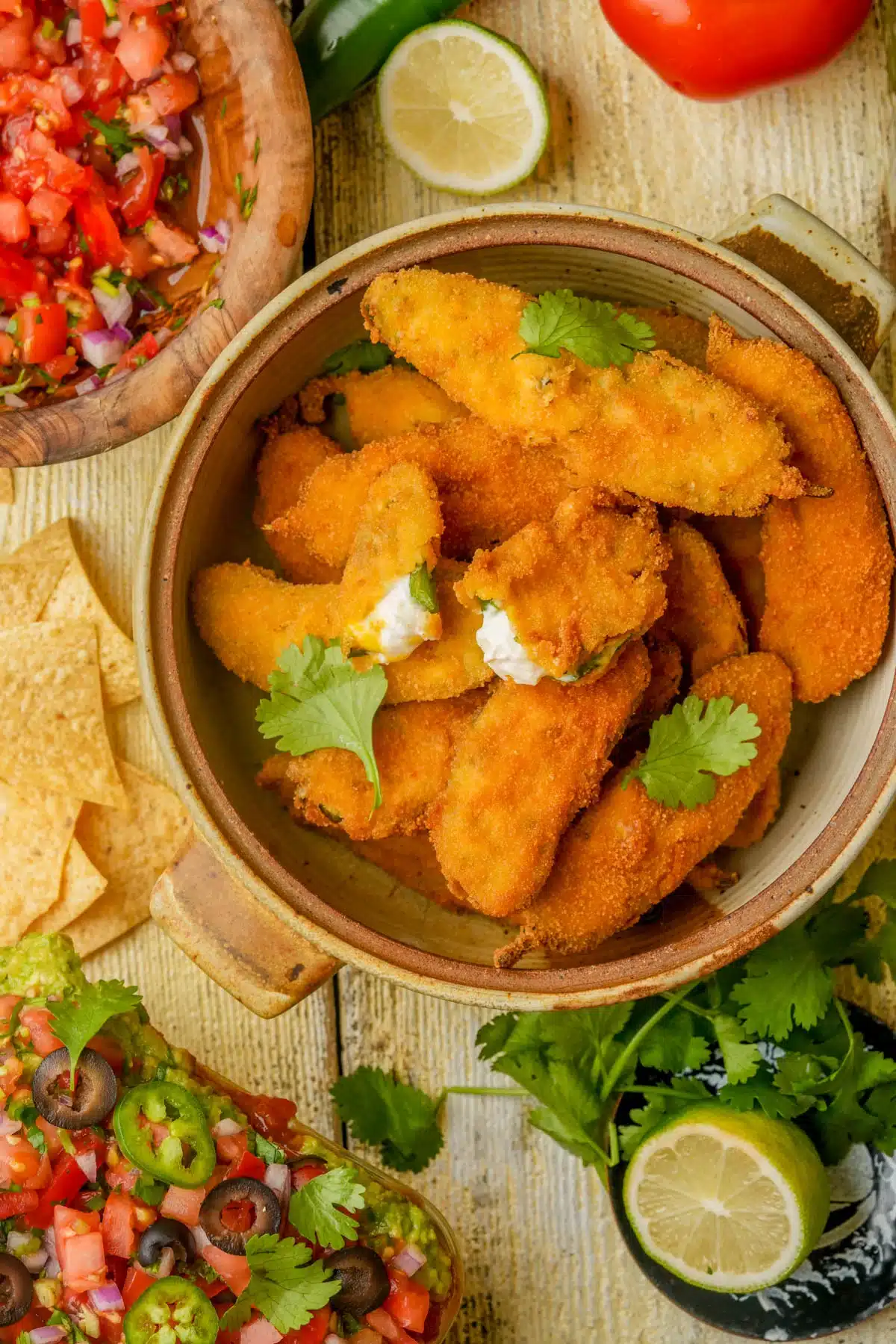 Crispy jalapeño poppers made vegan. With a creamy filling and ready to eat.