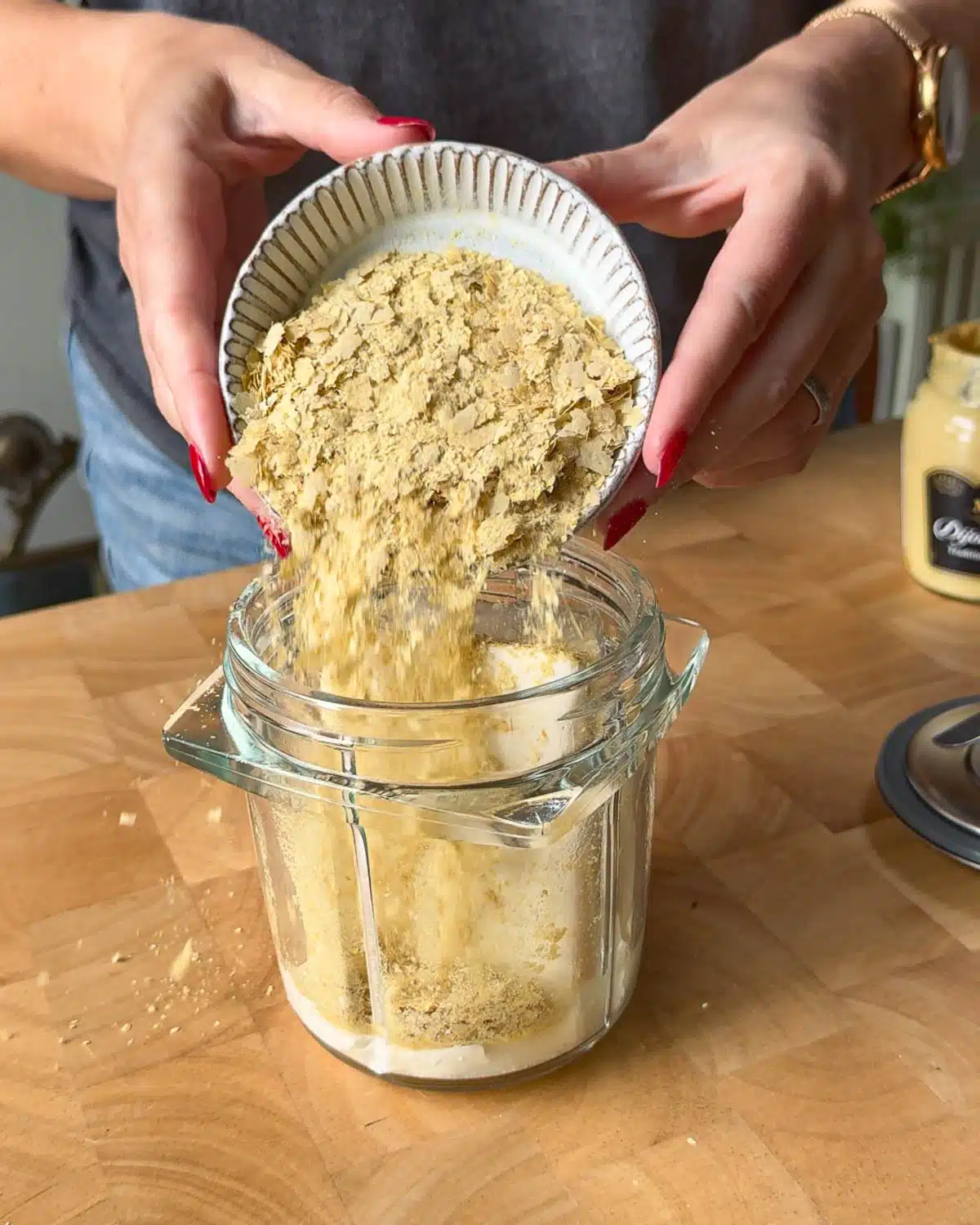 Make the tofu creamy cheese sauce in the blender.