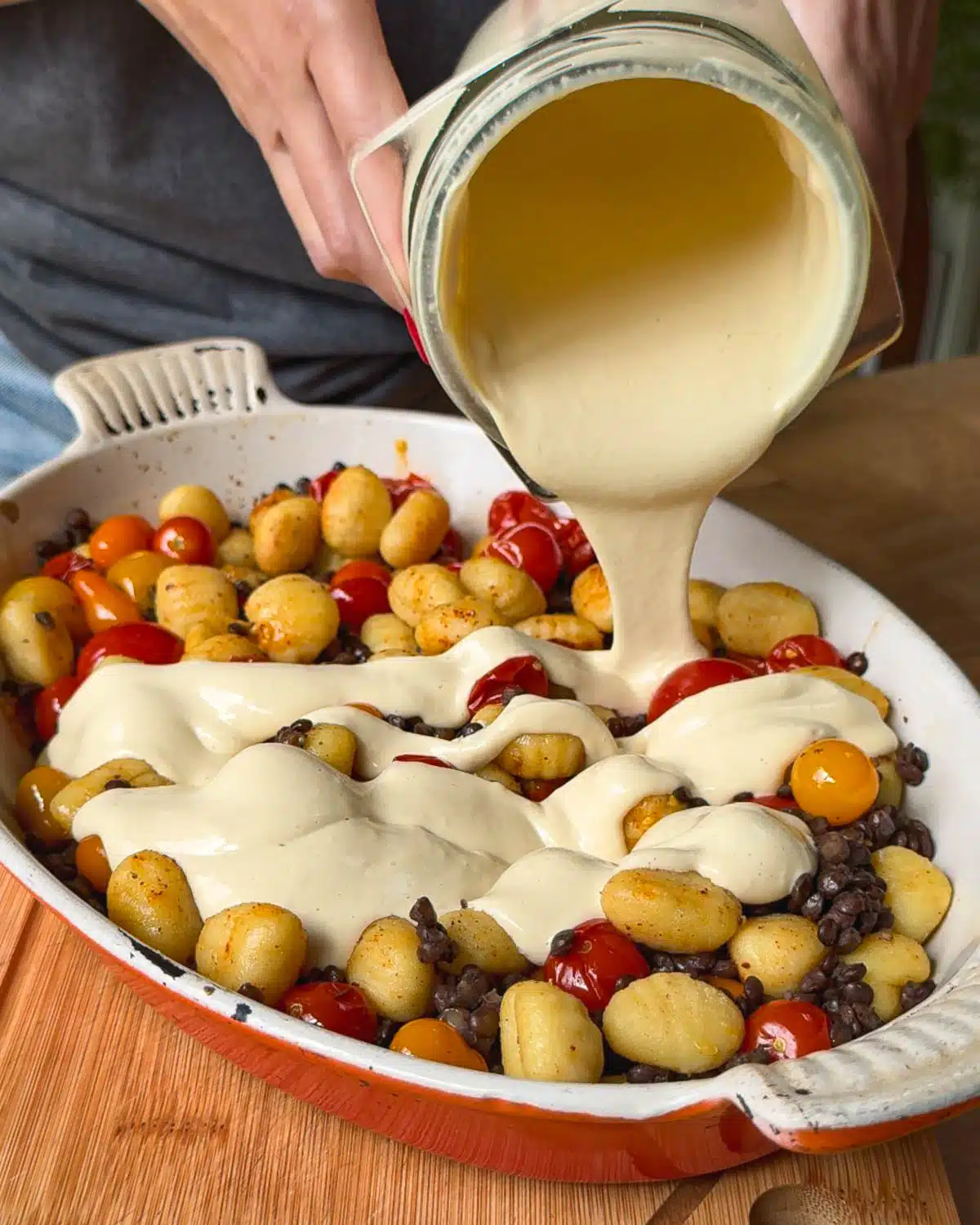 Top with the vegan tofu cream cheese mixture.