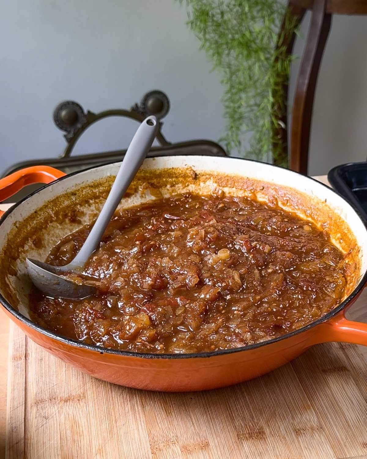 Allow to simmer until the chutney is thickened and jammy.