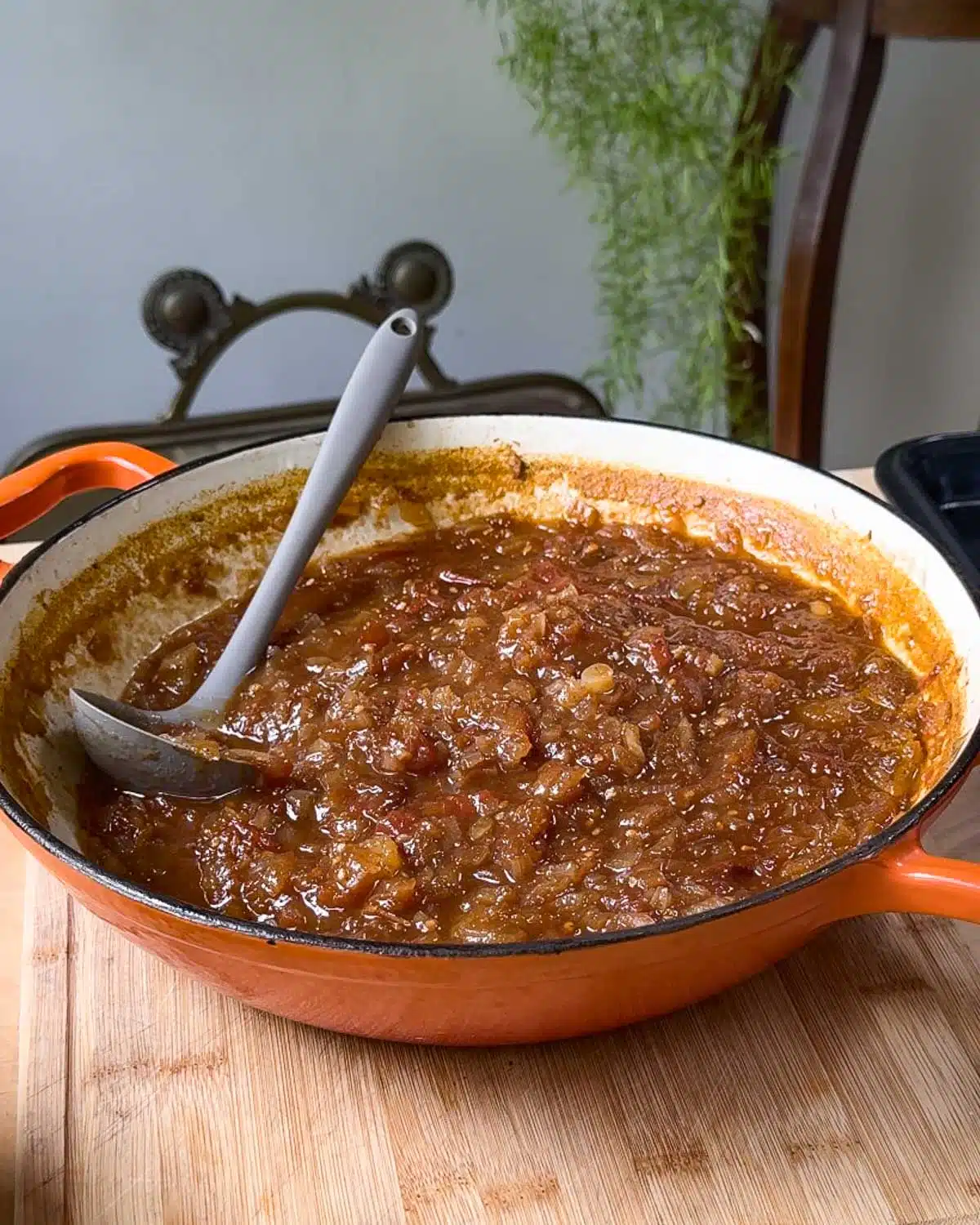 Allow to simmer until the chutney is thickened and jammy.