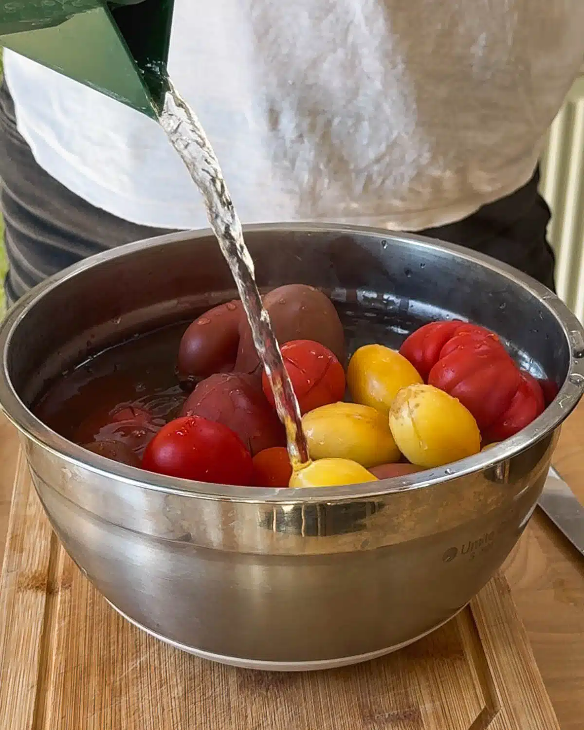 Pour boiling water over the tomatoes.