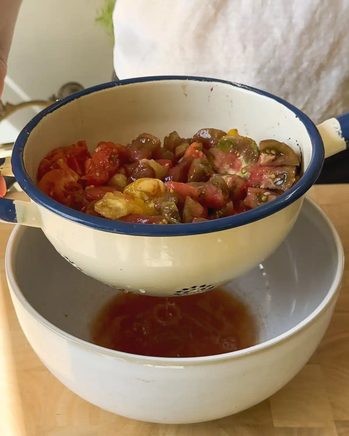 Roughly chop the tomatoes, leave in a colander to drain off excess water.