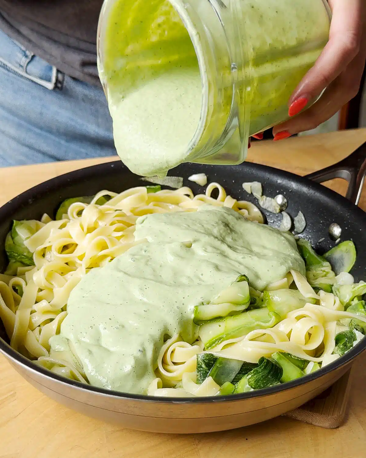 Mix the sauce in with the zucchini and pasta.