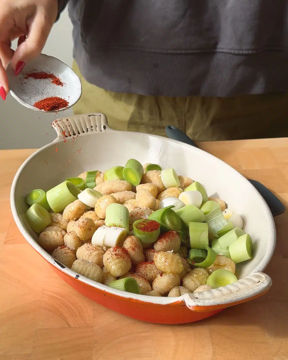 Add Gnocchi and chopped leeks to a casserole, sprinkle over seasoning and olive oil.
